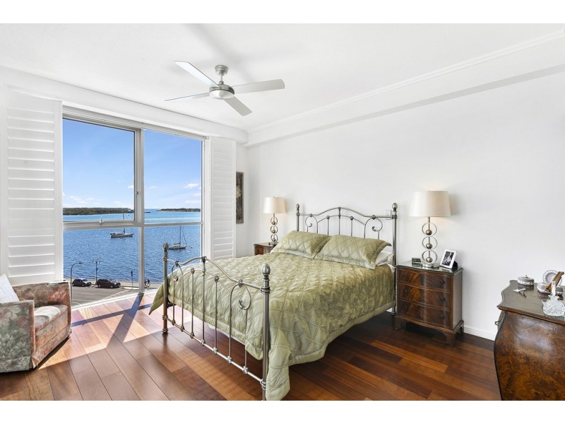 501/300 Marine Parade, Labrador QLD 4215