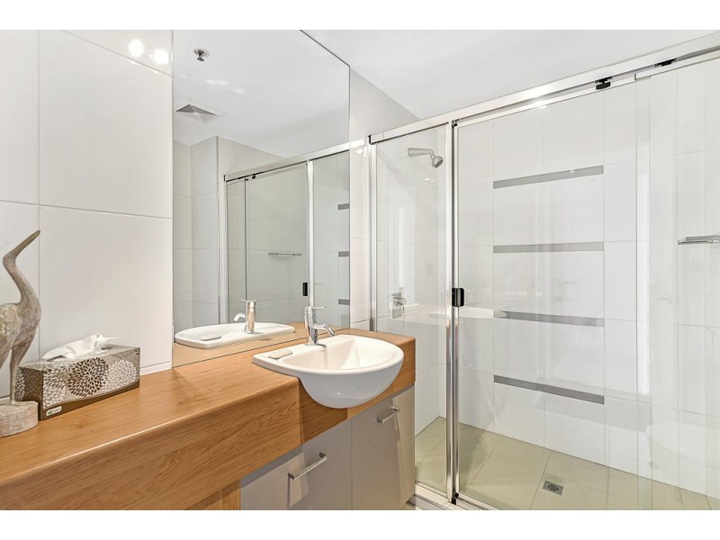 501/300 Marine Parade, Labrador QLD 4215