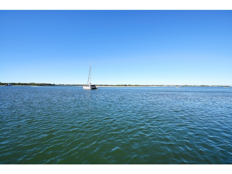 501/300 Marine Parade, Labrador QLD 4215