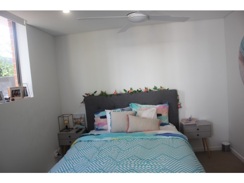 112/33 Lakefront Cres, Varsity Lakes QLD 4227