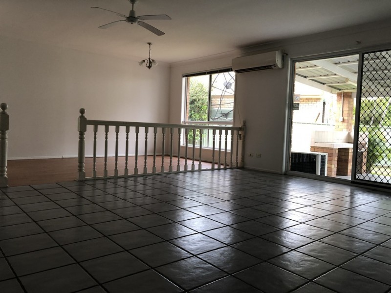 8 Dante Ct, Arundel QLD 4214