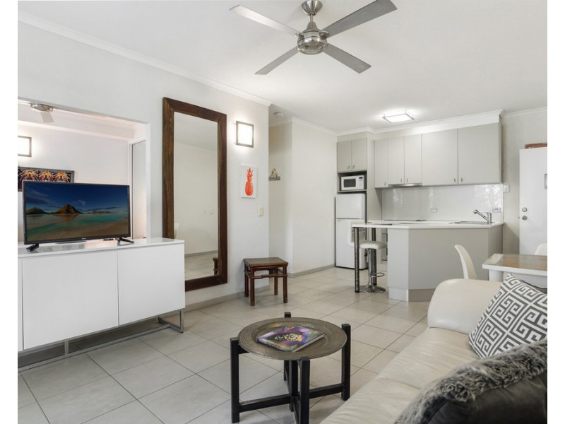 6 Triton St, Palm Cove QLD 4879