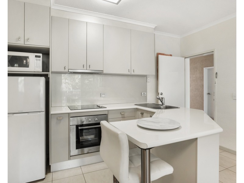 6 Triton St, Palm Cove QLD 4879