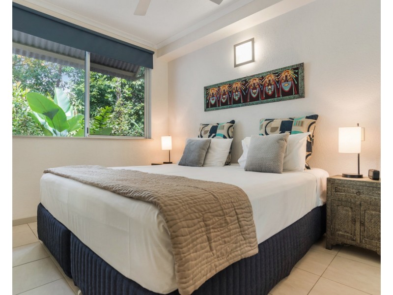 6 Triton St, Palm Cove QLD 4879