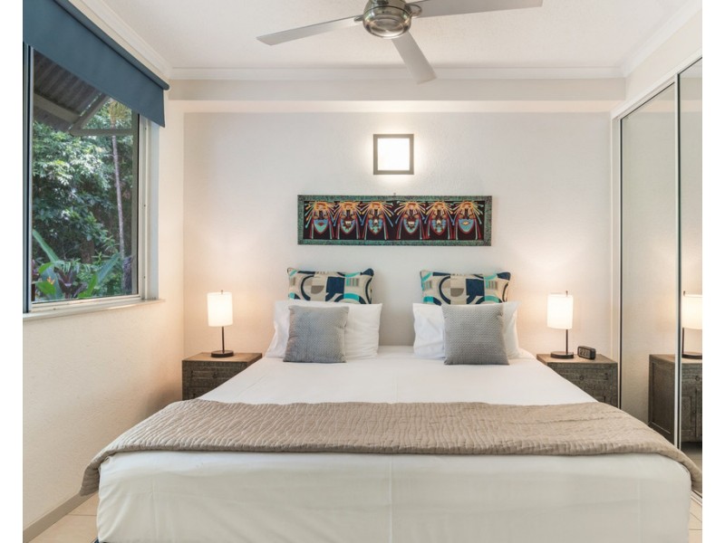 6 Triton St, Palm Cove QLD 4879