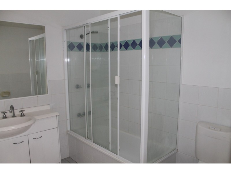 10/11 Holland St, Toowong QLD 4066