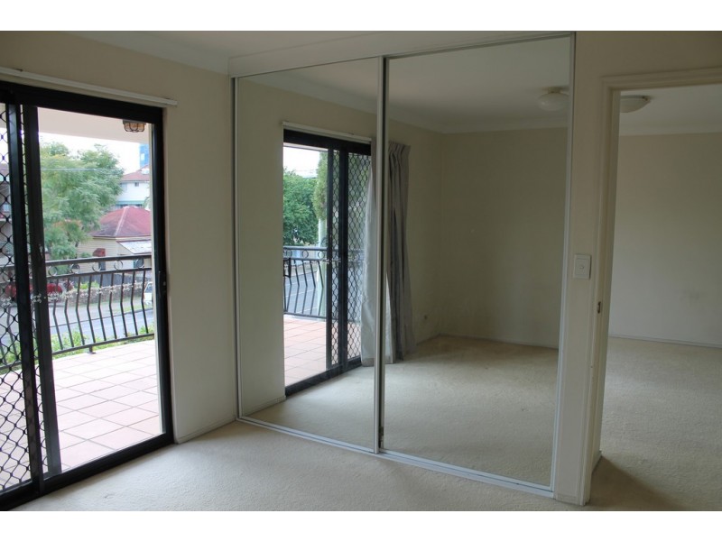 10/11 Holland St, Toowong QLD 4066
