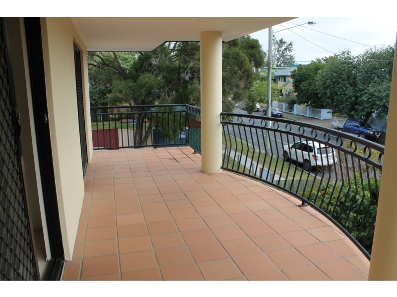 10/11 Holland St, Toowong QLD 4066