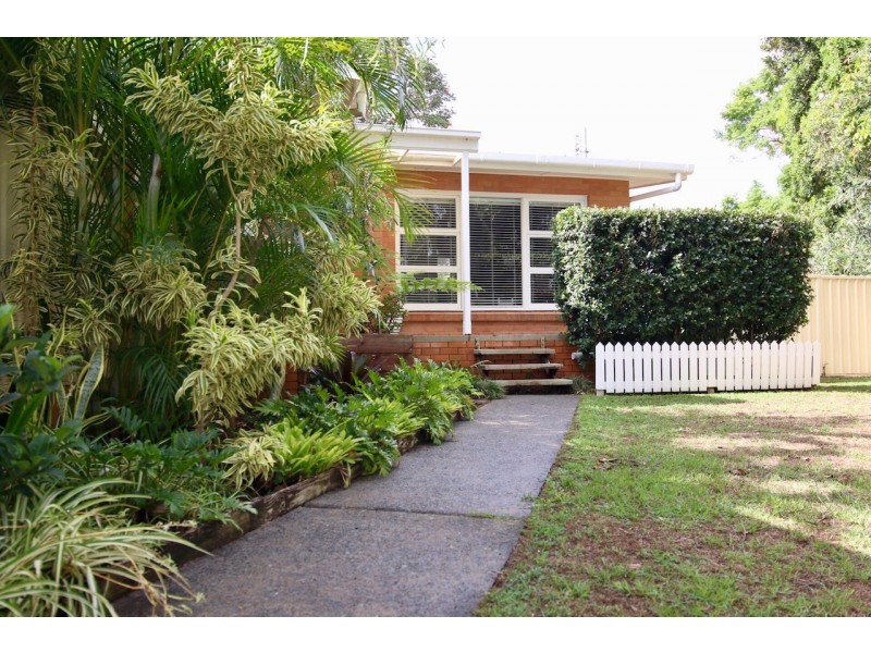 6 Lakeside Avenue, Broadbeach Waters QLD 4218