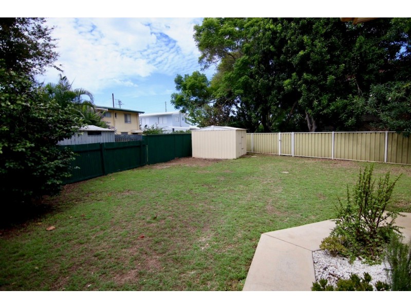 6 Lakeside Avenue, Broadbeach Waters QLD 4218