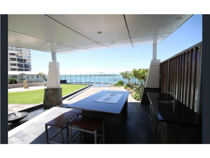 300 Marine Parade, Labrador QLD 4215