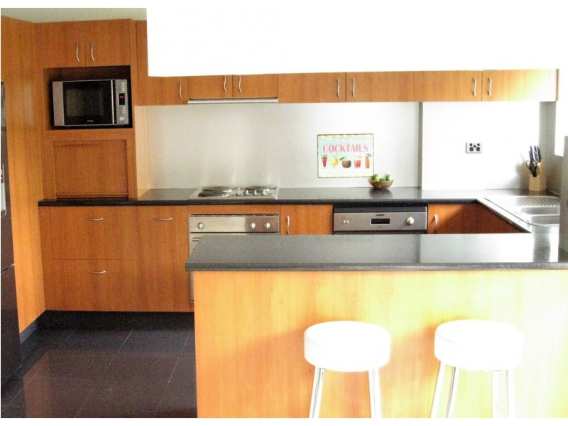 111 Markeri Street, Mermaid Waters QLD 4218