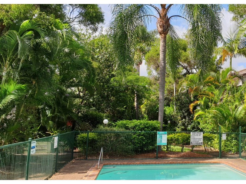 111 Markeri Street, Mermaid Waters QLD 4218