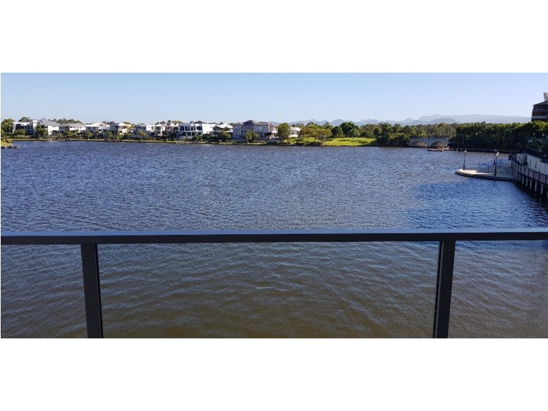 3028 The Boulevard, Carrara QLD 4211