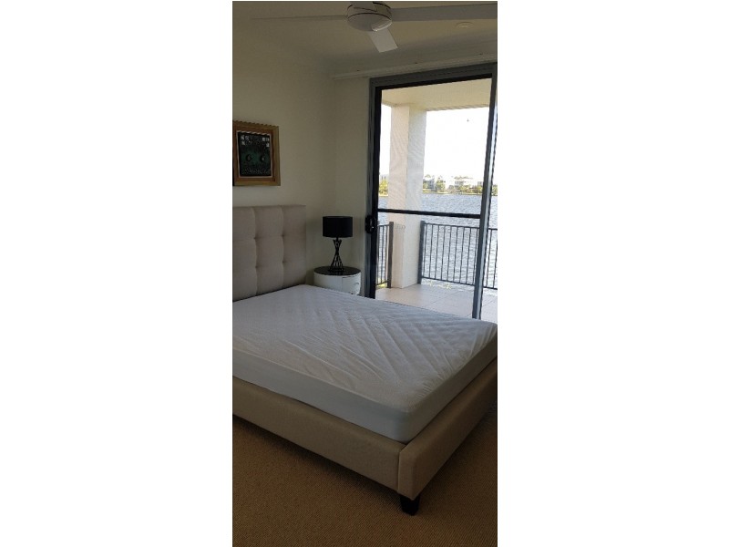 3028 The Boulevard, Carrara QLD 4211