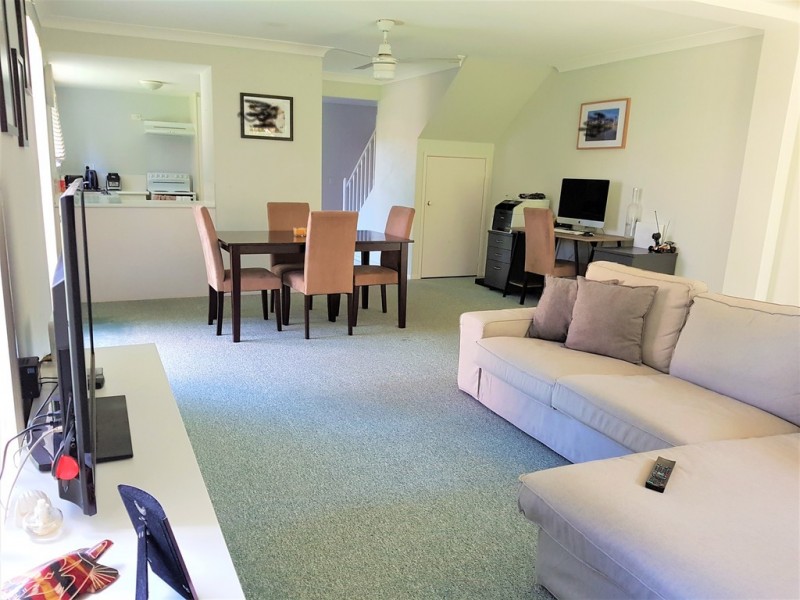 8/11 Waterford Court, Bundall QLD 4217