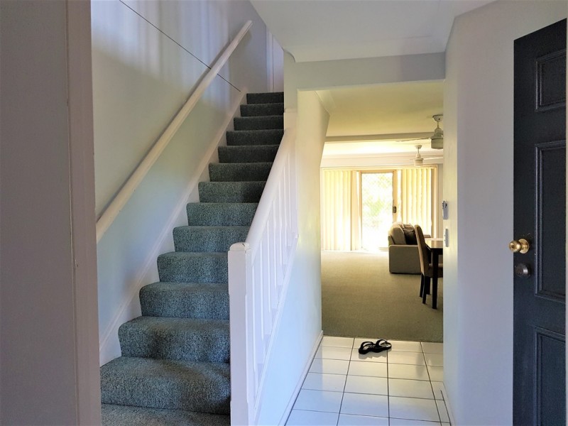 8/11 Waterford Court, Bundall QLD 4217