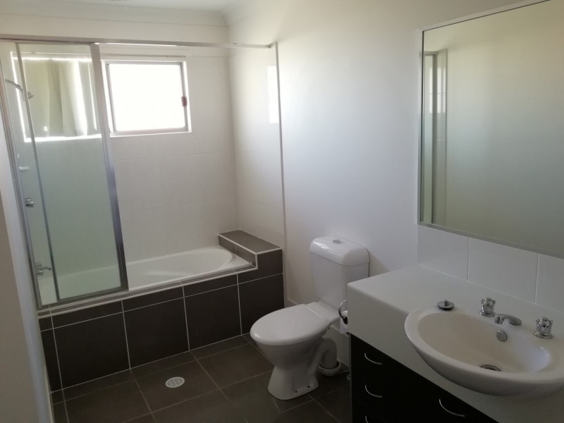 1 McAuley Parade, Pacific Pines QLD 4211