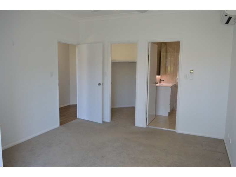 5 Shorehaven Place, Varsity Lakes QLD 4227