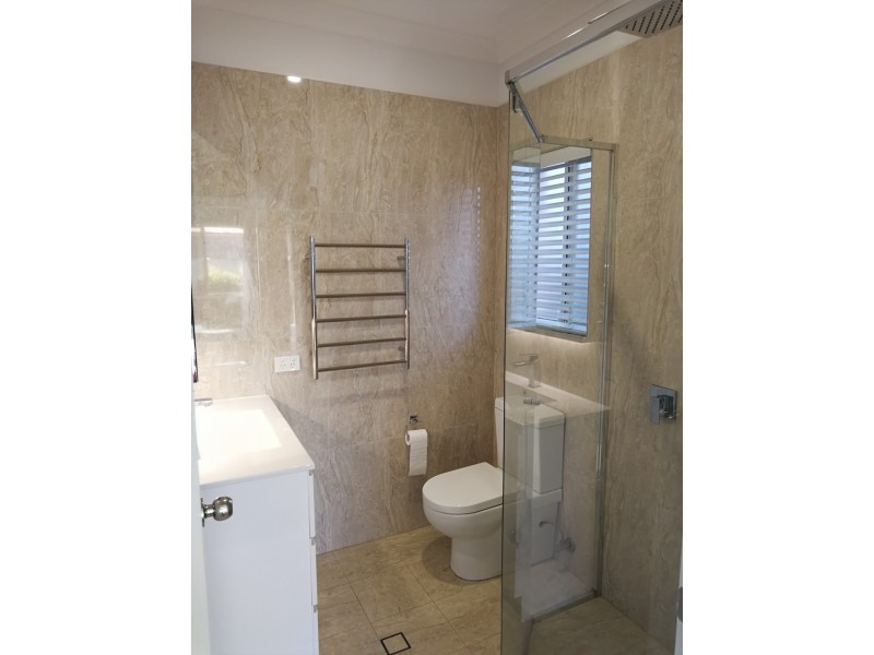 5 Shorehaven Place, Varsity Lakes QLD 4227