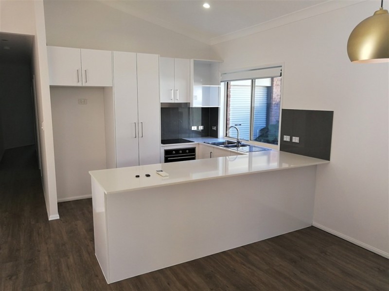 5 Shorehaven Place, Varsity Lakes QLD 4227