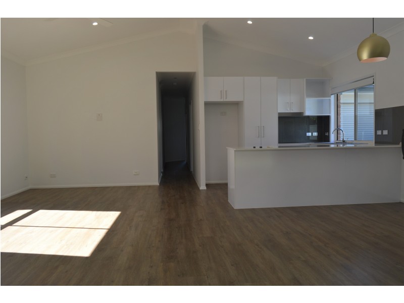 5 Shorehaven Place, Varsity Lakes QLD 4227