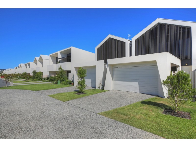 2 21 magnoli circuit, Palm Beach QLD 4221
