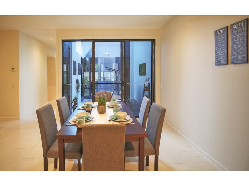 2 21 magnoli circuit, Palm Beach QLD 4221