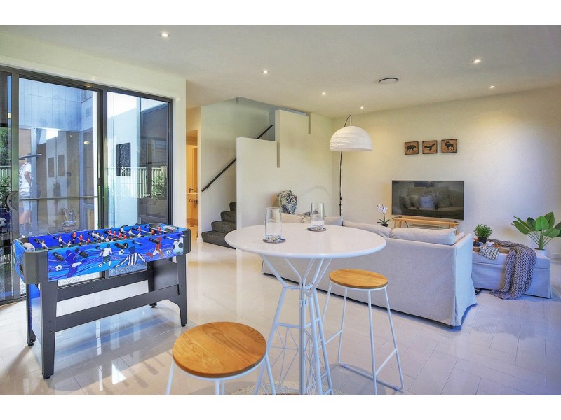 2 21 magnoli circuit, Palm Beach QLD 4221