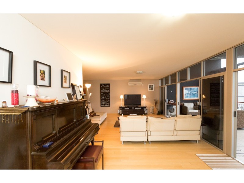 43 43, LOVE, Bulimba QLD 4171