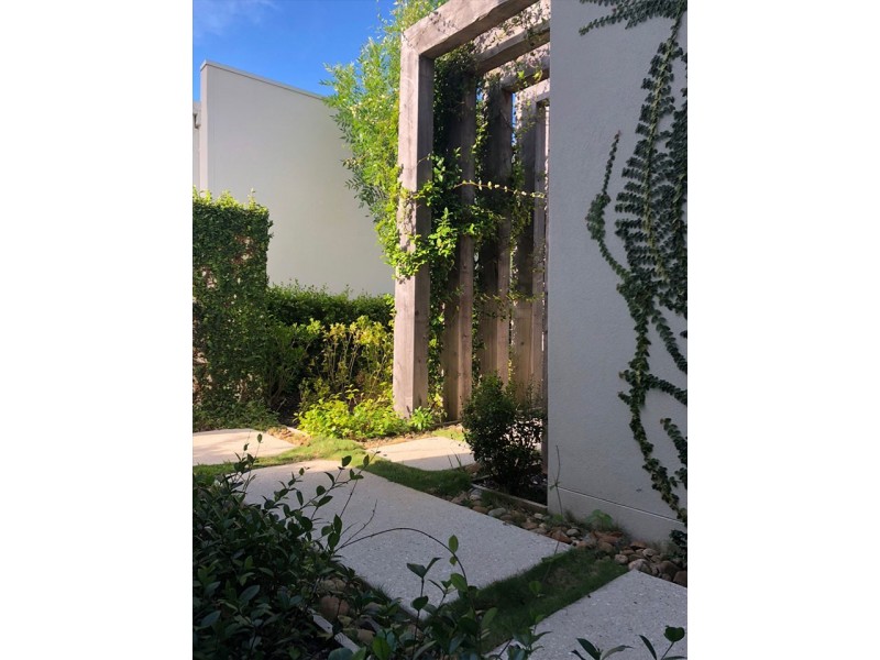 75 Theatre Drive, Benowa QLD 4217