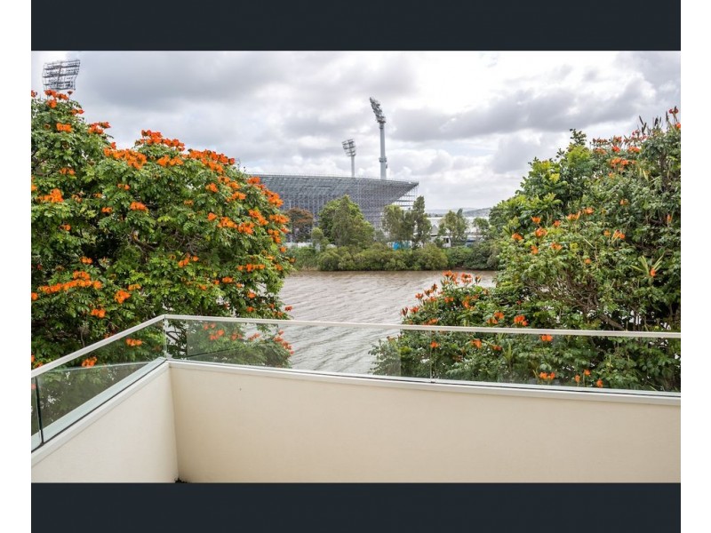 75 Theatre Drive, Benowa QLD 4217