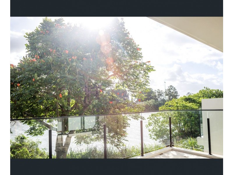 75 Theatre Drive, Benowa QLD 4217