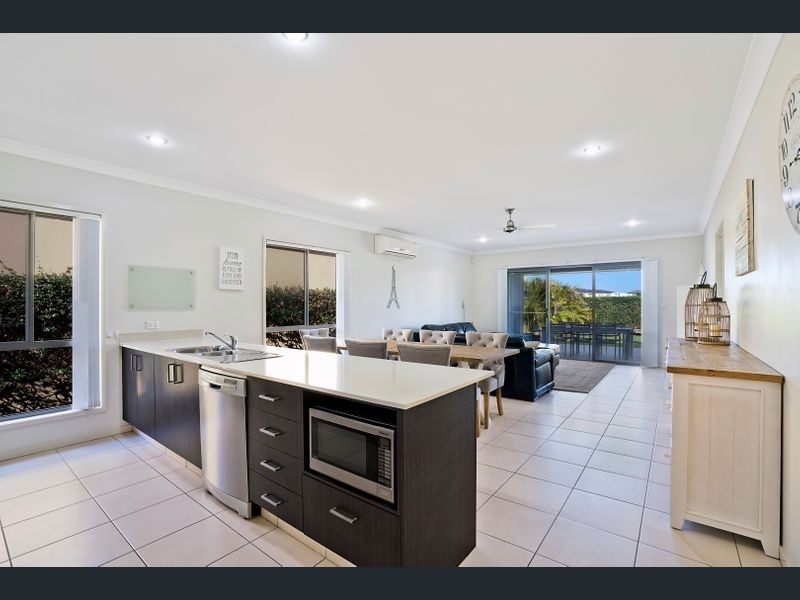 79 19, SANTA BARBARA, Hope Island QLD 4212