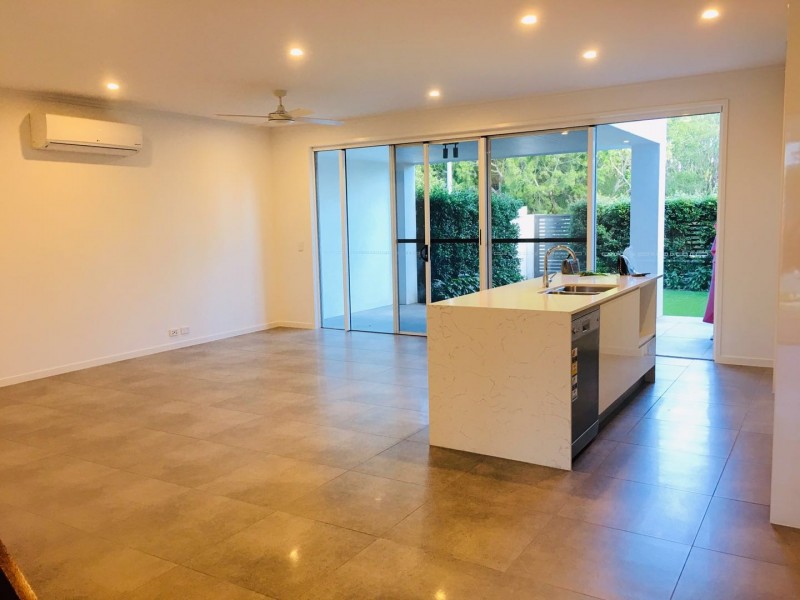 8 FLORABELLA DRIVE, Robina QLD 4226