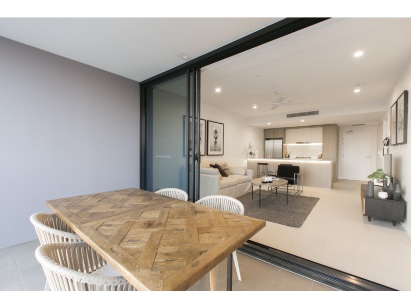 1005/123 Cavendish Rd, Coorparoo QLD 4151