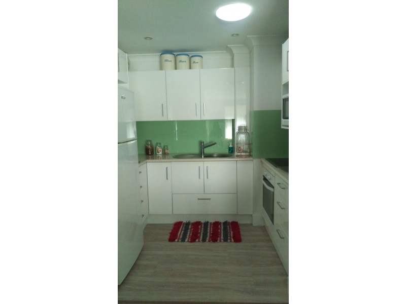 4/4 Milton Avenue, Paradise Point QLD 4216