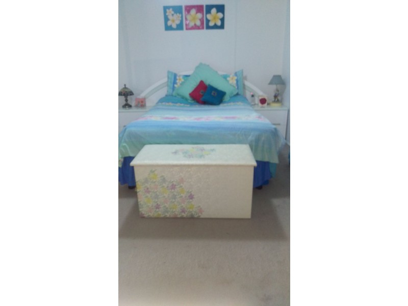 4/4 Milton Avenue, Paradise Point QLD 4216