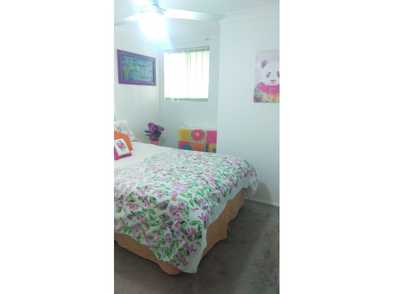 4/4 Milton Avenue, Paradise Point QLD 4216