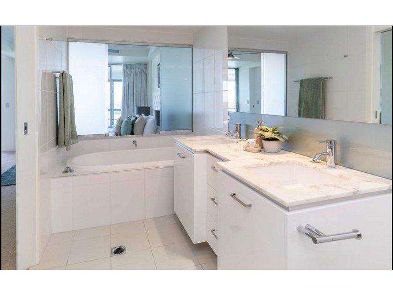 902/300 Marine Parade, Labrador QLD 4215