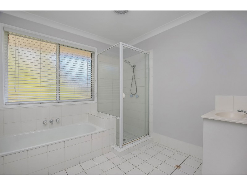 10 Crows Ash Court, Oxenford QLD 4210