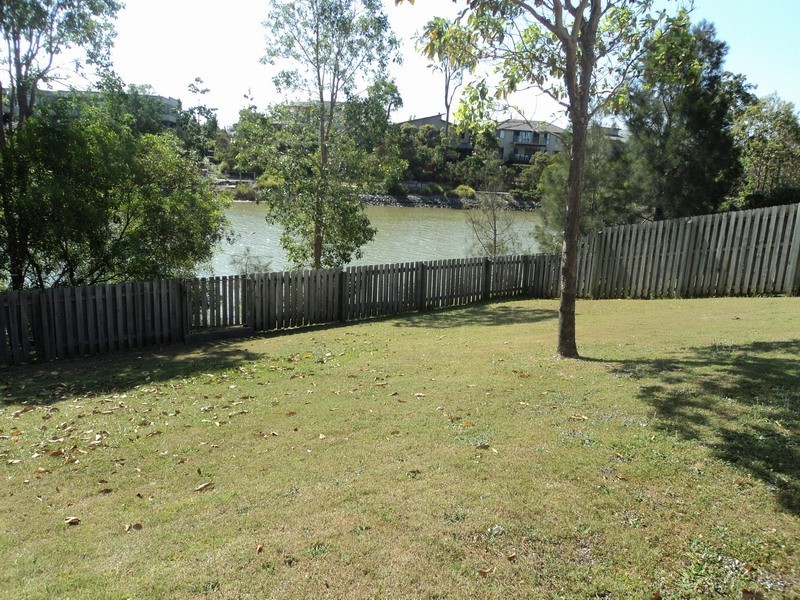 34 Tracey Crescent, Varsity Lakes QLD 4227