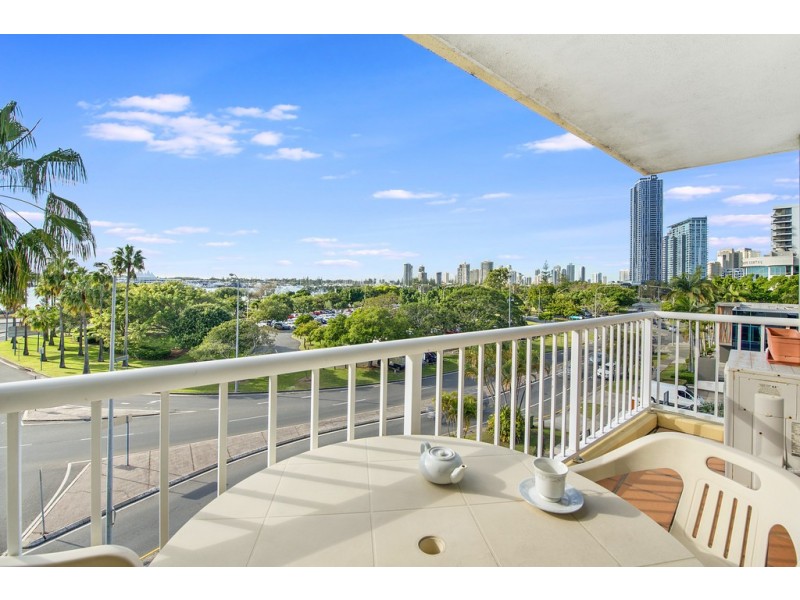 20/30 Marine Parade, Southport QLD 4215