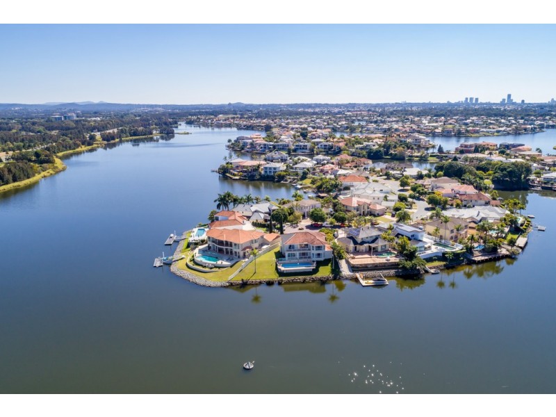 22 Staysail Cres, Clear Island Waters QLD 4226