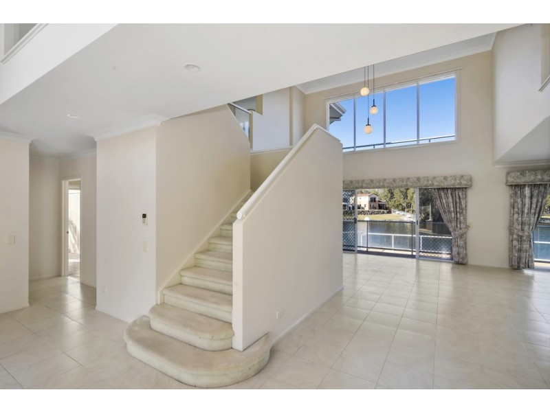 22 Staysail Cres, Clear Island Waters QLD 4226