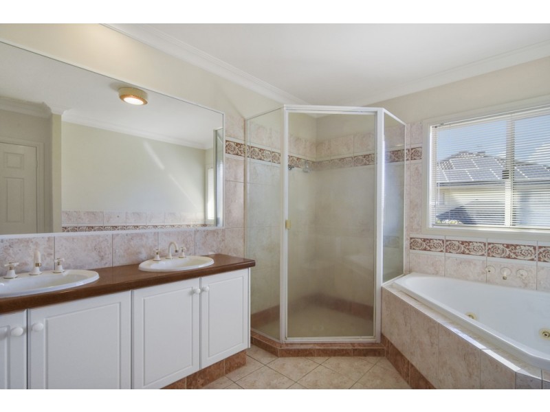22 Staysail Cres, Clear Island Waters QLD 4226