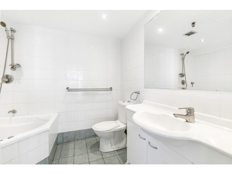 35/114 The Esplanade, Surfers Paradise QLD 4217