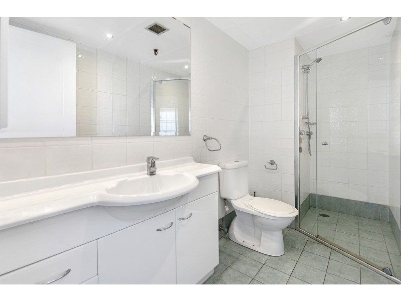 35/114 The Esplanade, Surfers Paradise QLD 4217