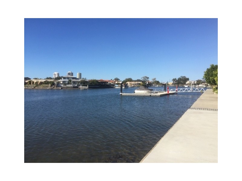 5 HARBOUR SIDE COURT, Biggera Waters QLD 4216