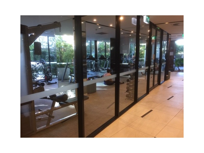 5 HARBOUR SIDE COURT, Biggera Waters QLD 4216